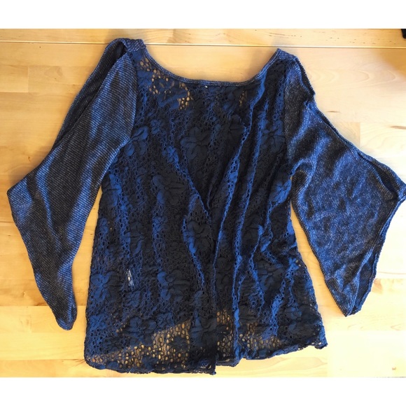 Hollister cold shoulder top - Picture 2 of 3